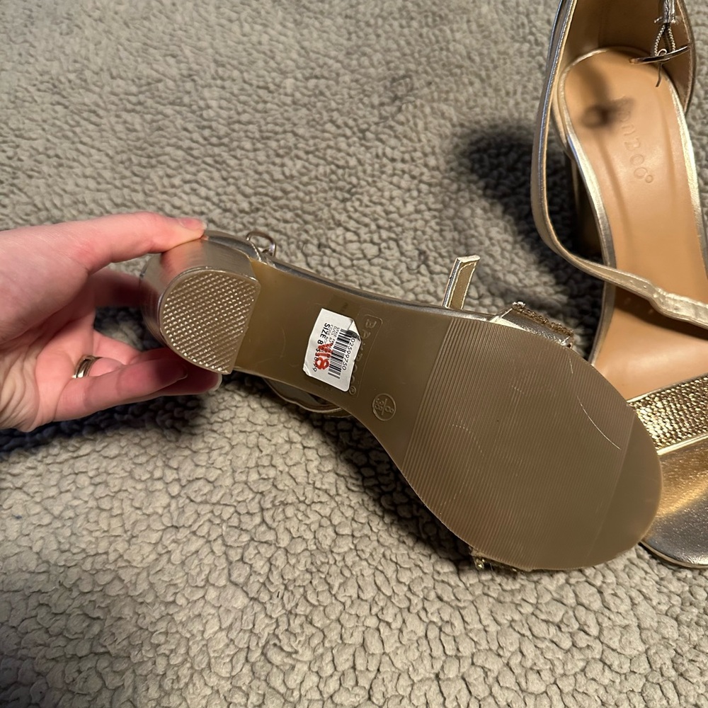 Bamboo Elegant Gold High Heels Size 8 - Picture 4 of 5